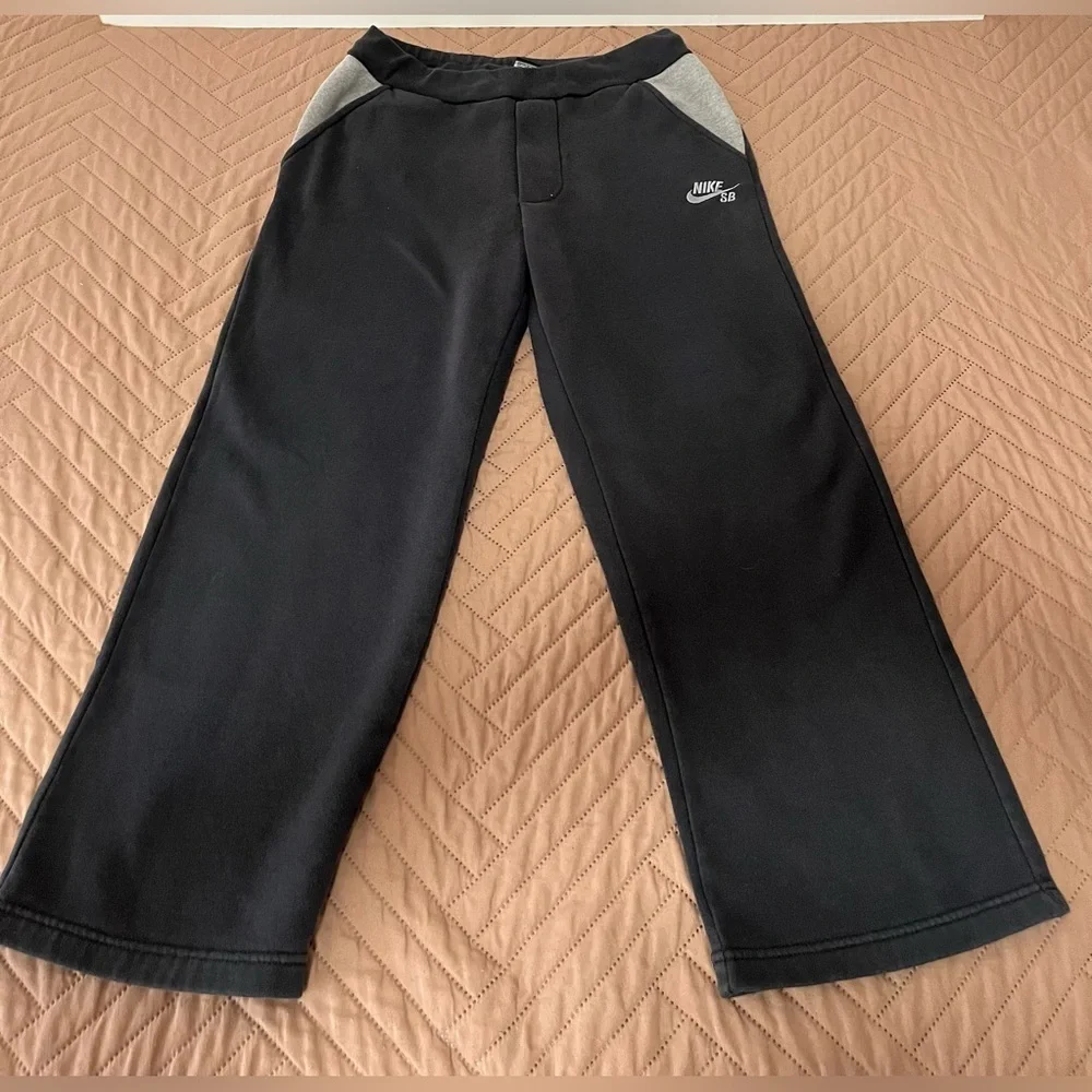 Nike SB Youth Sweatpants Black Gray Logo | Size M (10–12)
